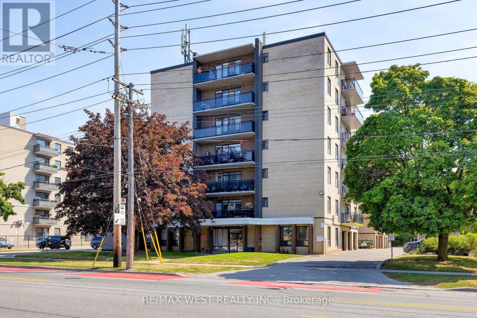 Property at 303 - 825 KENNEDY ROAD image 2