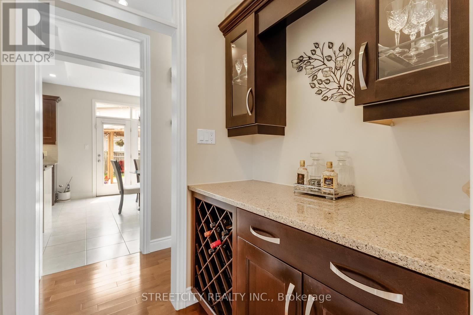 357 South Carriage Way, London North, Ontario  N6G 0B2 - Photo 15 - X12328339