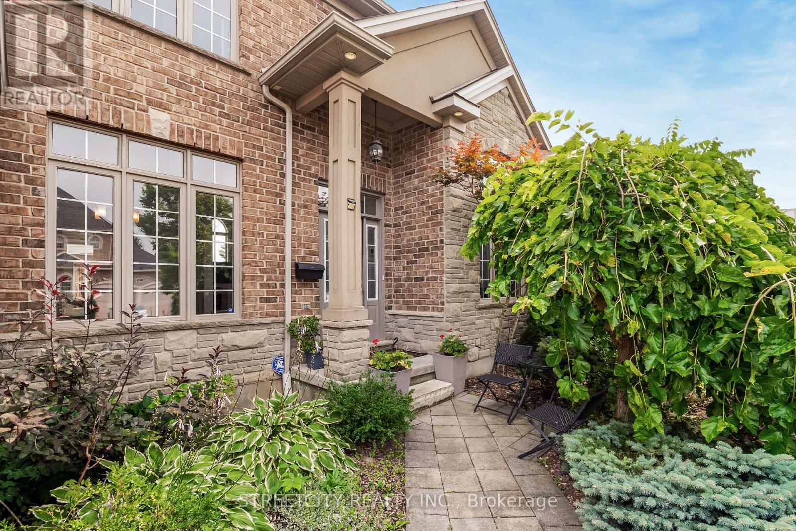 357 South Carriage Way, London North, Ontario  N6G 0B2 - Photo 2 - X12328339