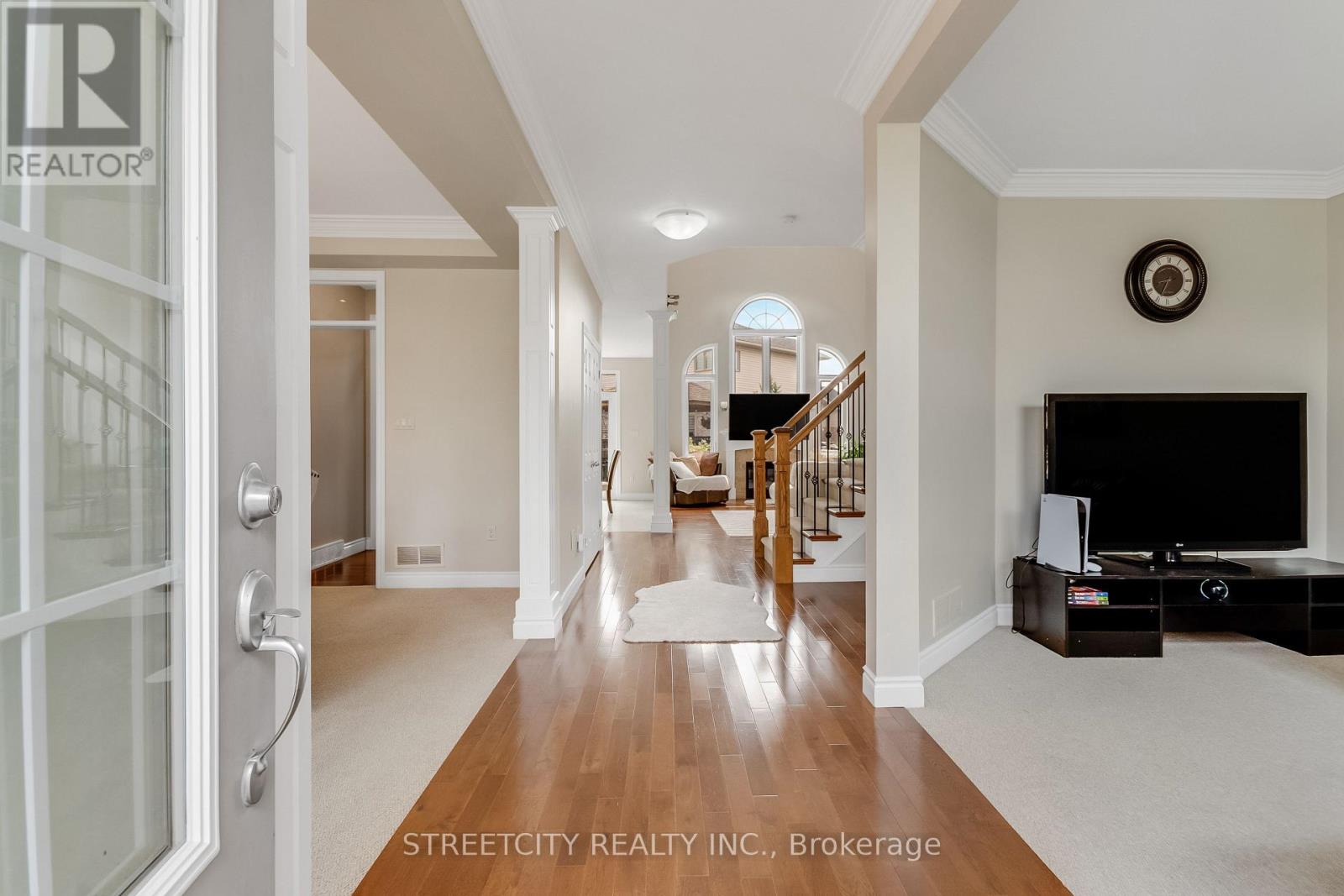357 South Carriage Way, London North, Ontario  N6G 0B2 - Photo 3 - X12328339