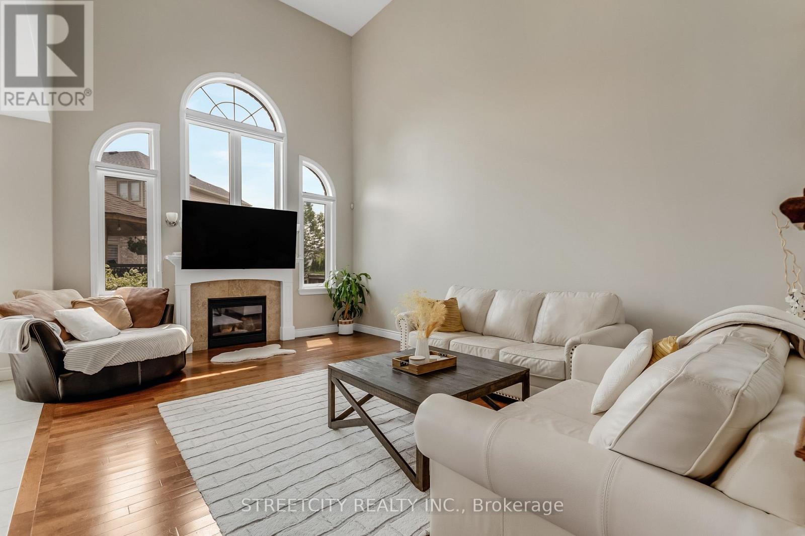 357 South Carriage Way, London North, Ontario  N6G 0B2 - Photo 9 - X12328339