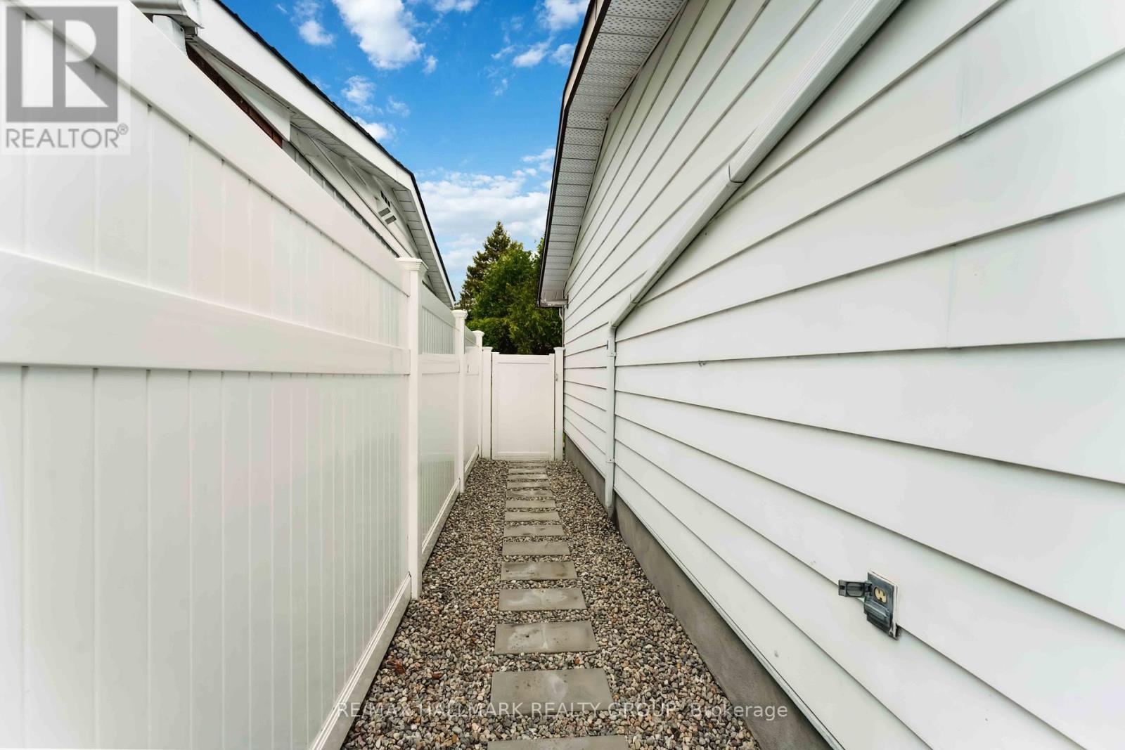 2425 Ogilvie Road, Ottawa, Ontario  K1J 7N3 - Photo 34 - X12328317