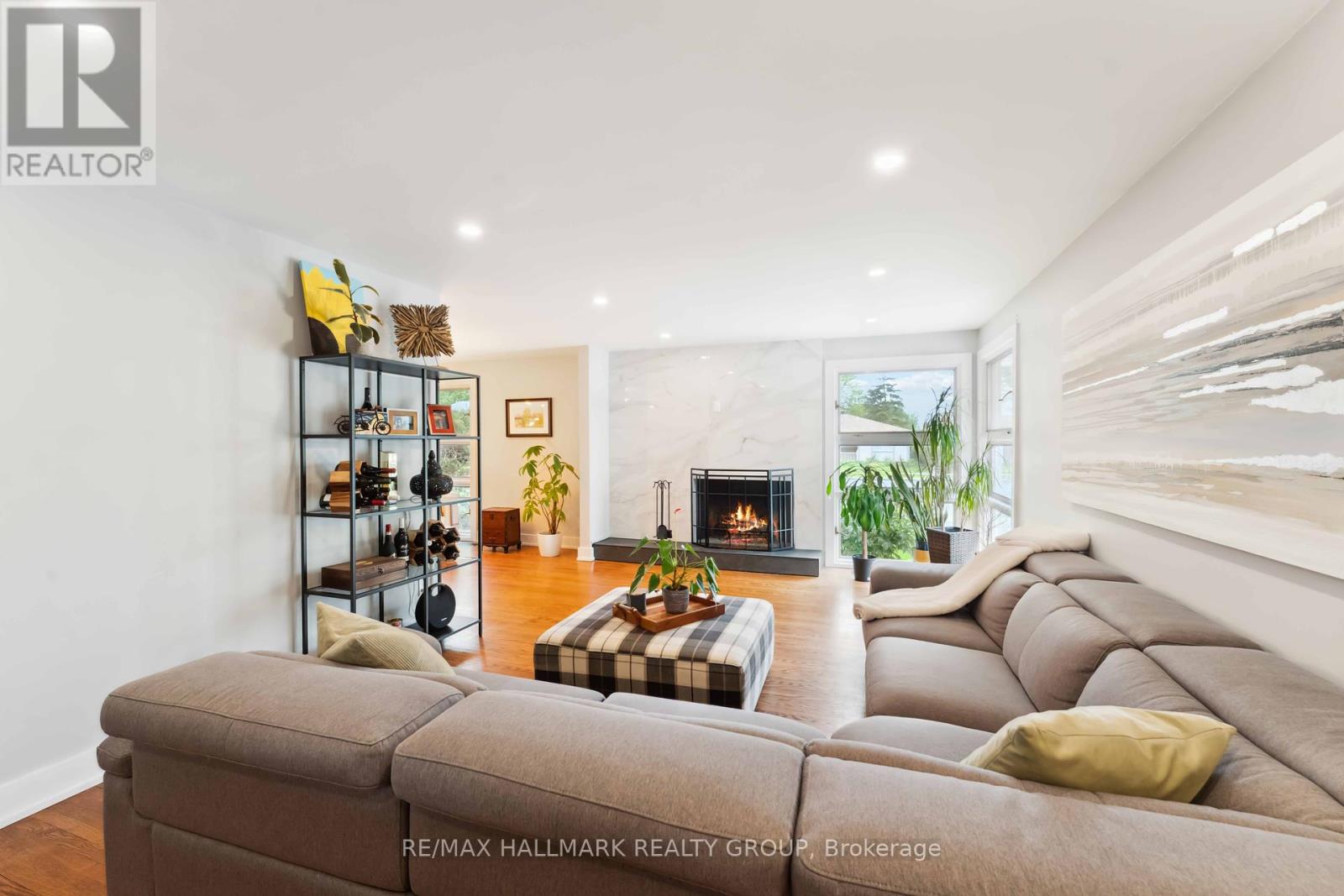 2425 Ogilvie Road, Ottawa, Ontario  K1J 7N3 - Photo 4 - X12328317