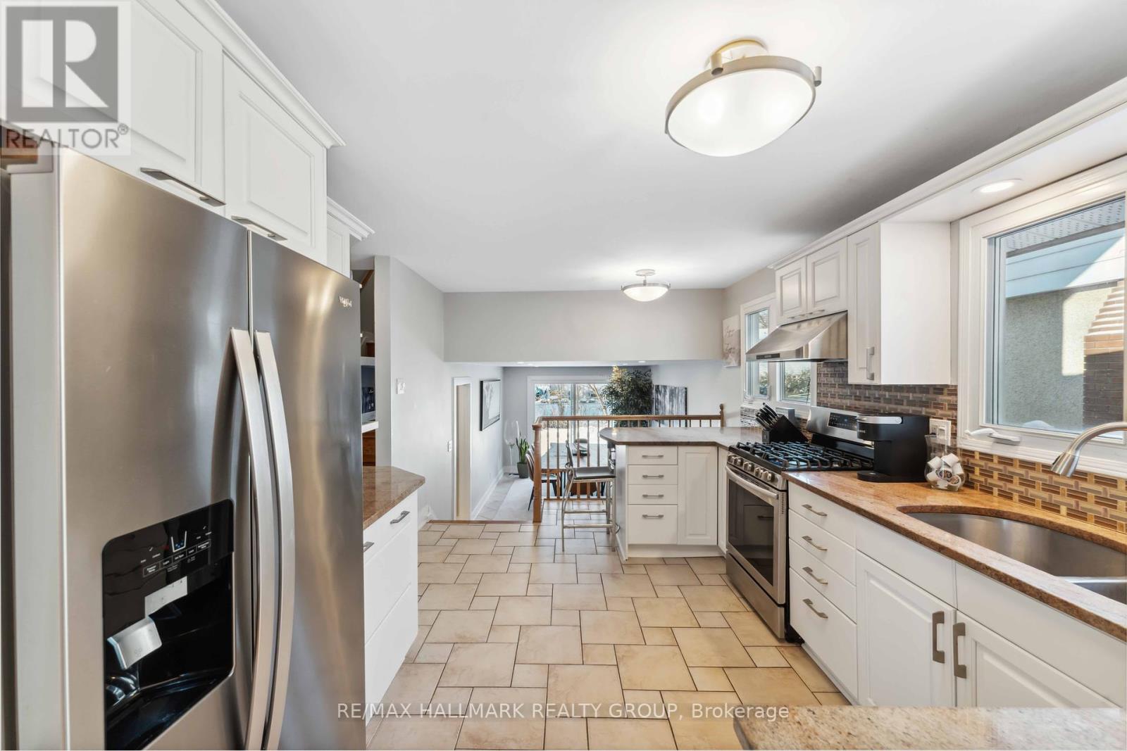 2425 Ogilvie Road, Ottawa, Ontario  K1J 7N3 - Photo 9 - X12328317