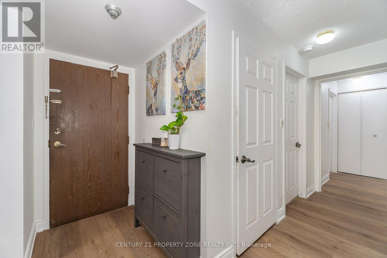 1102 - 25 Agnes Street, Mississauga, Ontario  L5B 3X7 - Photo 4 - W12328265