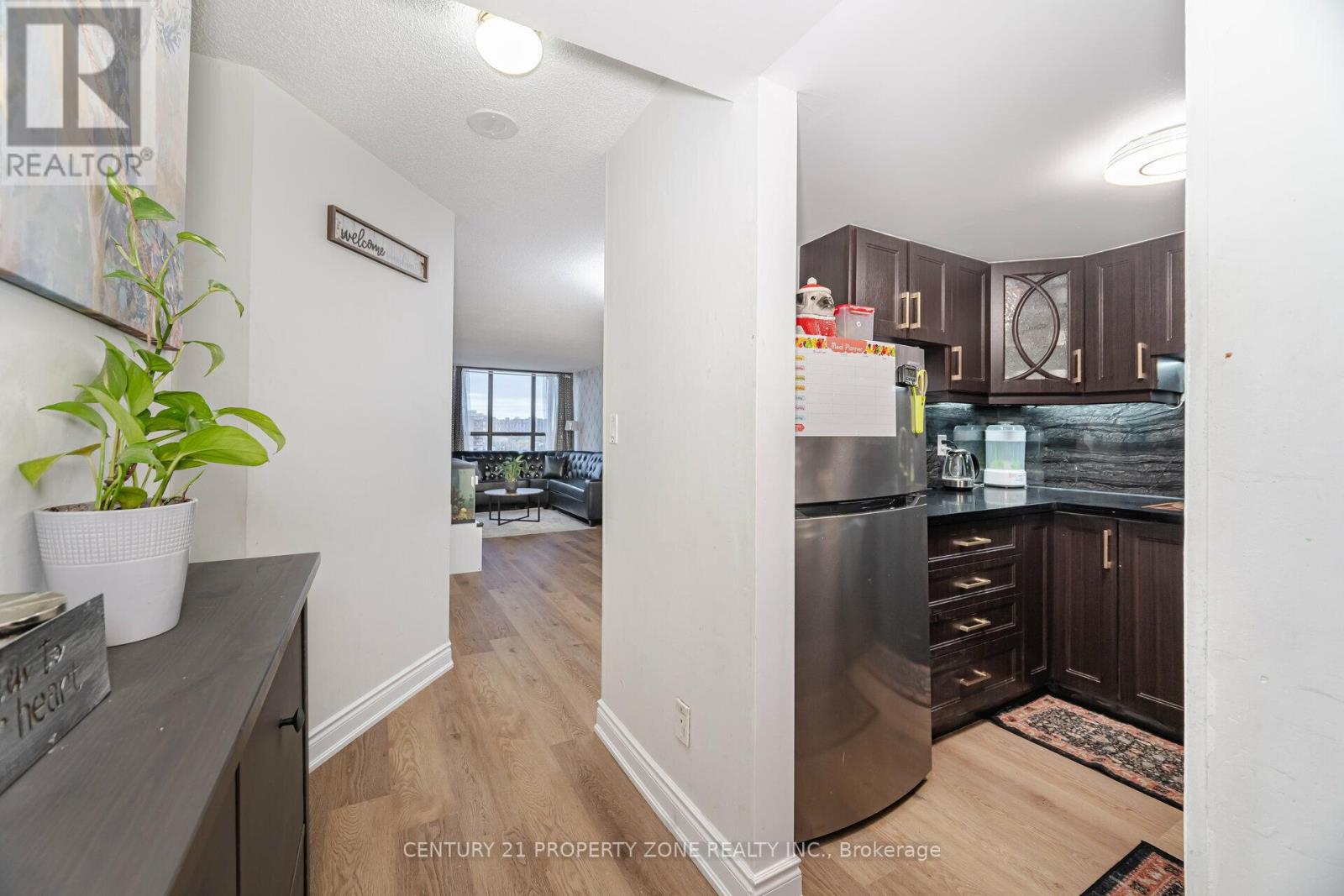 1102 - 25 Agnes Street, Mississauga, Ontario  L5B 3X7 - Photo 5 - W12328265