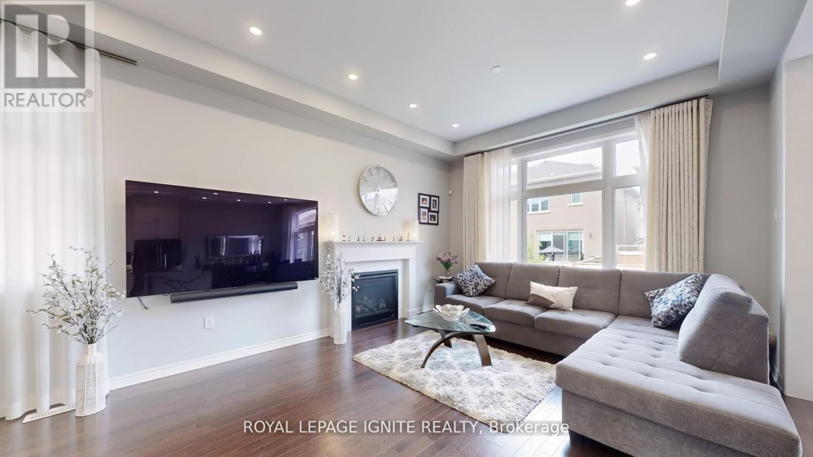 Property at 546 KENNEDY CIRCLE W image 4