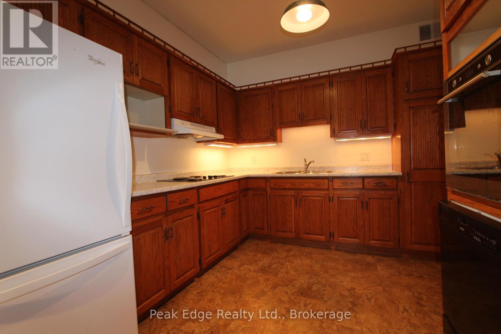 209 10th Street, Hanover, Ontario  N4N 1N8 - Photo 16 - X12328445