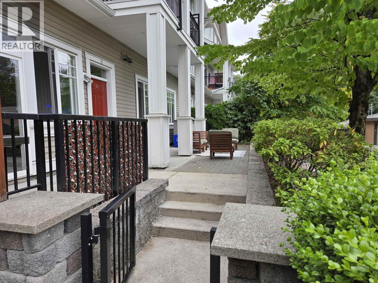 Property at 5 4025 NORFOLK STREET image 2