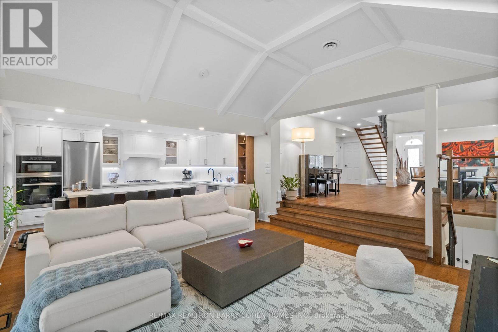 Property at 32 BEECHWOOD AVENUE image 1