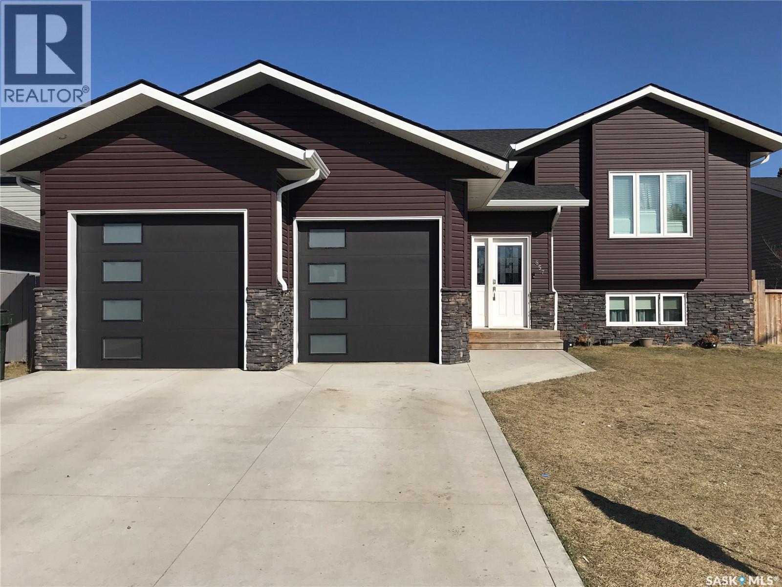 857 Madsen Place, Prince Albert, Saskatchewan  S6V 2L6 - Photo 3 - SK014838