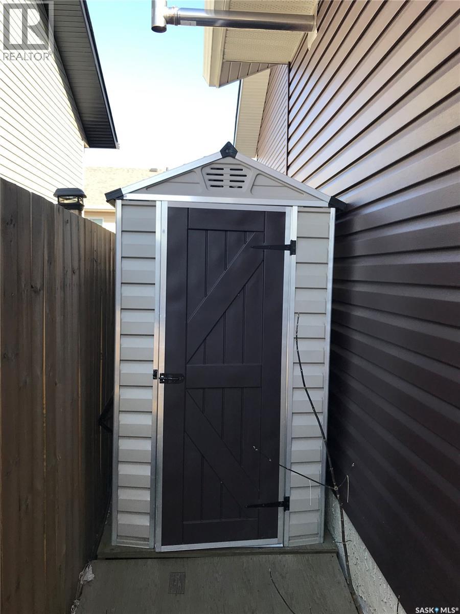 857 Madsen Place, Prince Albert, Saskatchewan  S6V 2L6 - Photo 34 - SK014838