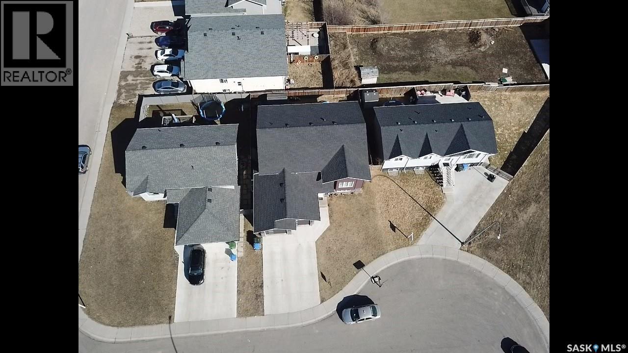 857 Madsen Place, Prince Albert, Saskatchewan  S6V 2L6 - Photo 5 - SK014838