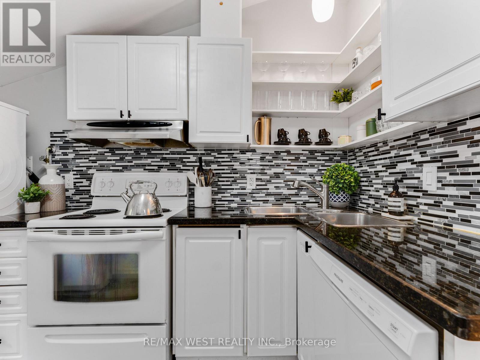553 King Street E, Toronto, Ontario  M5A 1M5 - Photo 17 - C12328344