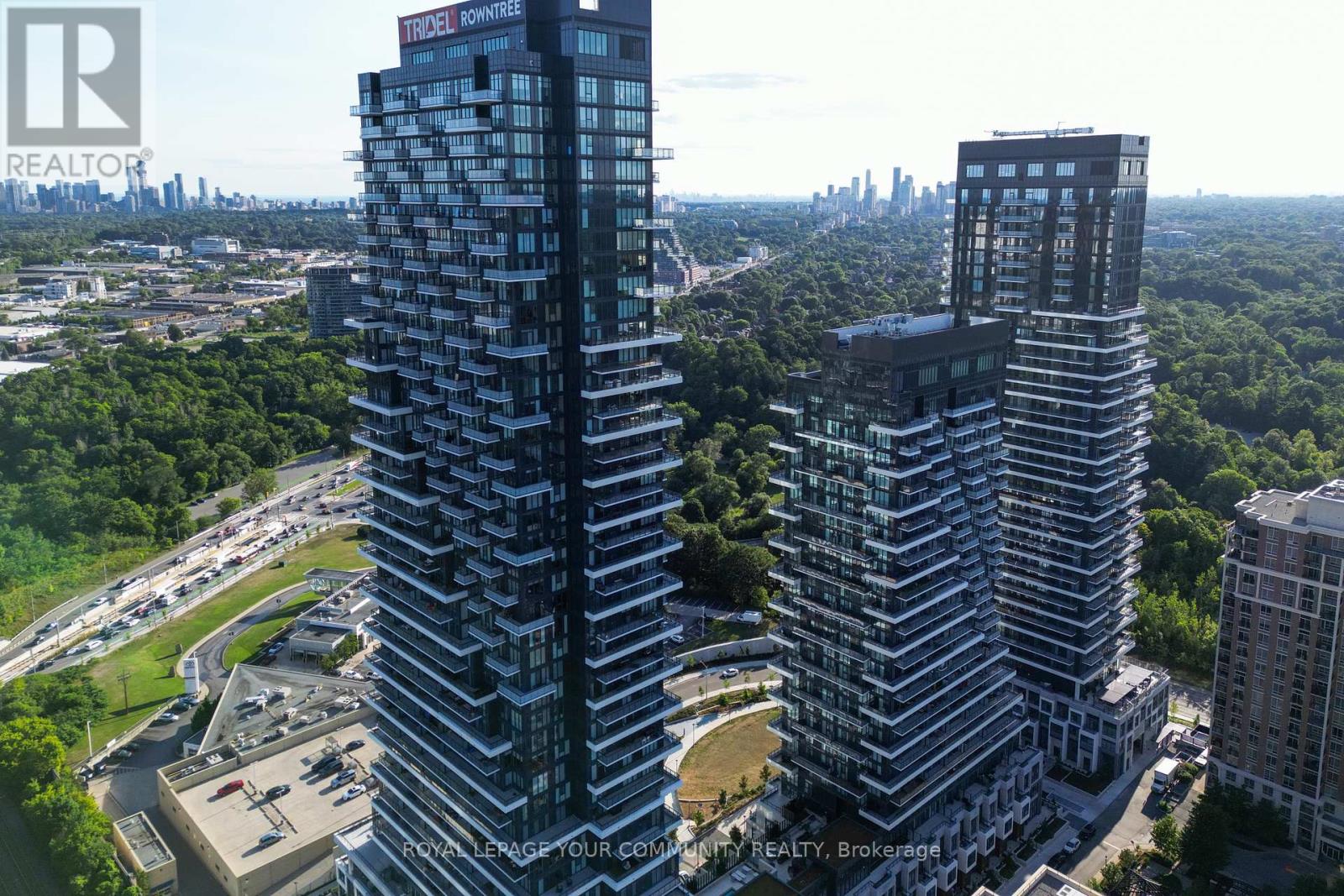 Property at 1809 - 10 LNN ON THE PARK DRIVE E image 1