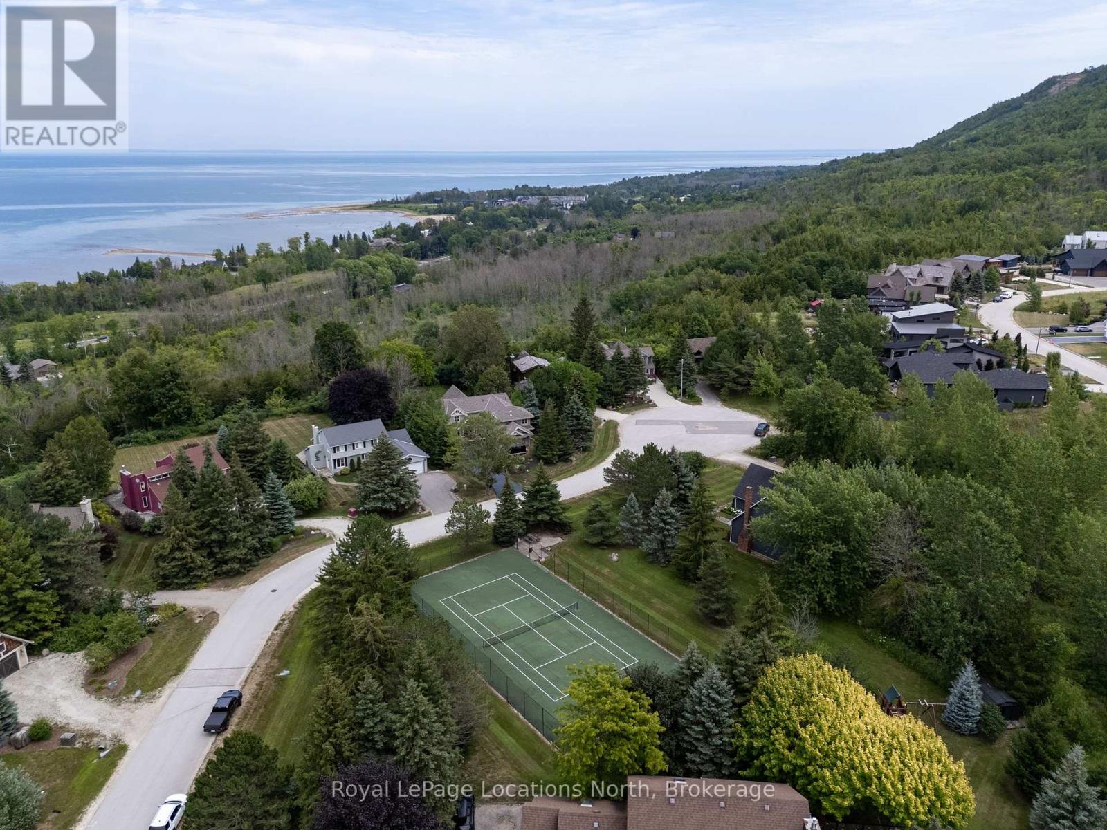117 Camperdown Court, Blue Mountains, Ontario  N0H 1J0 - Photo 3 - X12328498