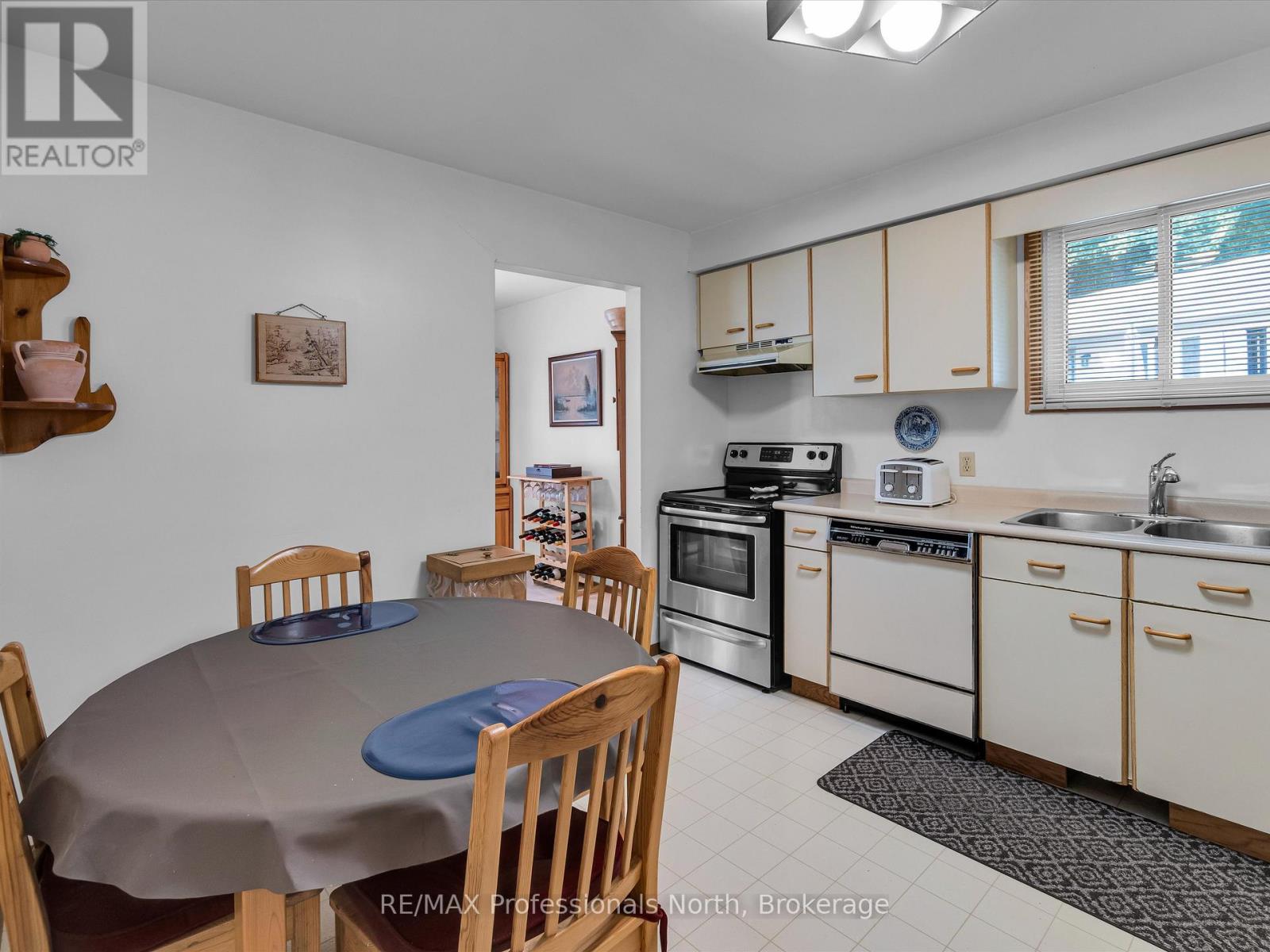 14 Duke Street, Muskoka Lakes, Ontario  P0B 1J0 - Photo 16 - X12328502