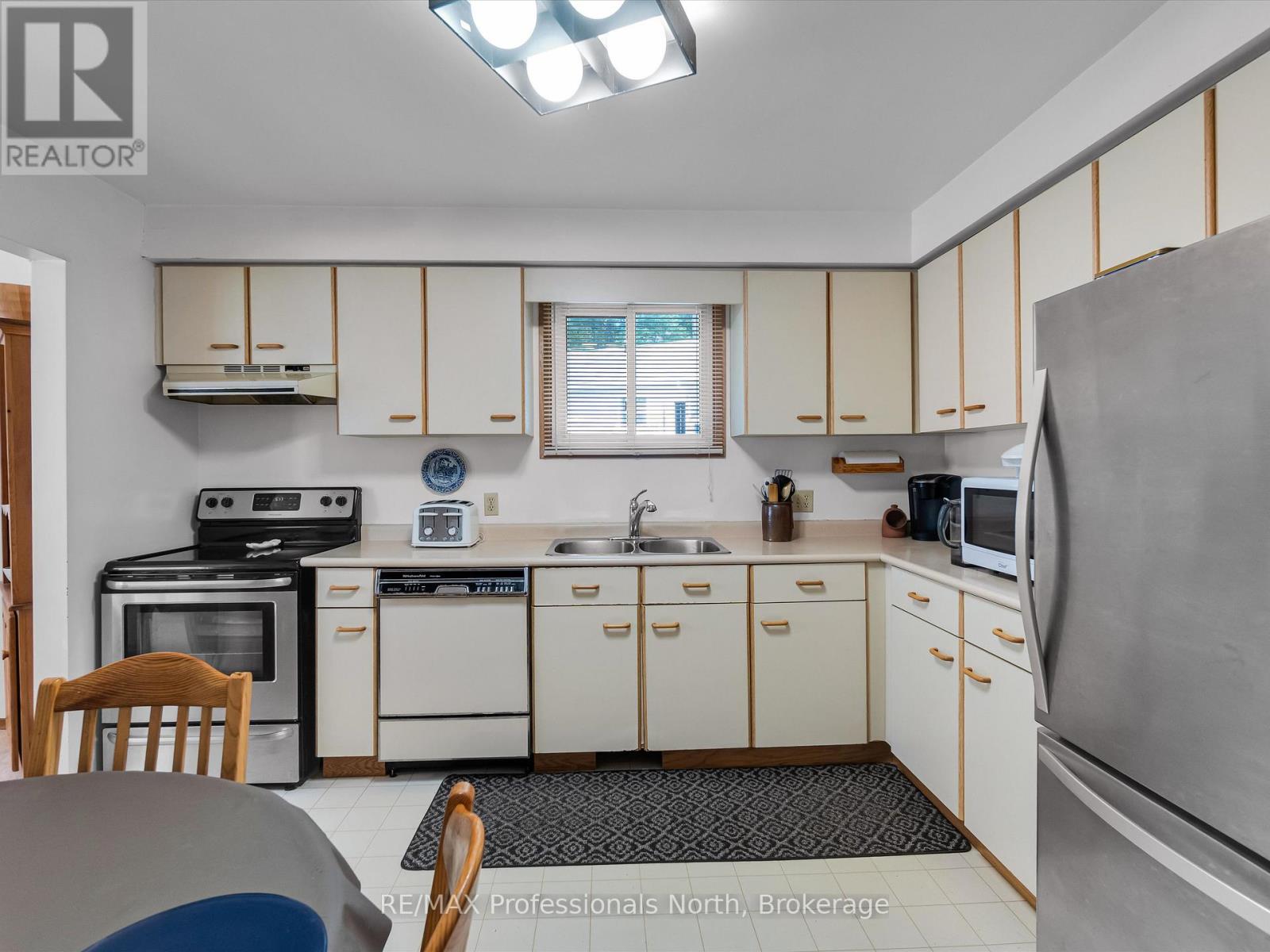 14 Duke Street, Muskoka Lakes, Ontario  P0B 1J0 - Photo 18 - X12328502