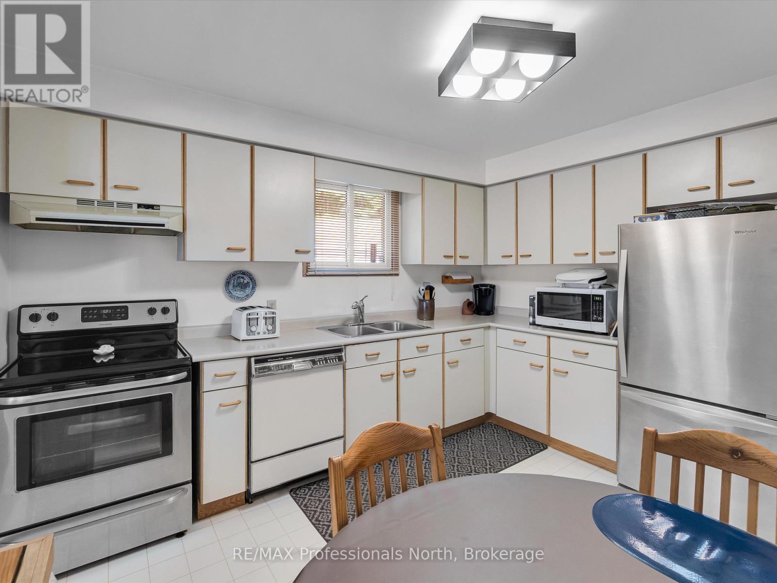 14 Duke Street, Muskoka Lakes, Ontario  P0B 1J0 - Photo 20 - X12328502
