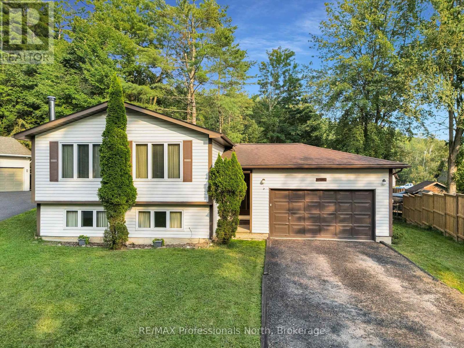 14 Duke Street, Muskoka Lakes, Ontario  P0B 1J0 - Photo 4 - X12328502