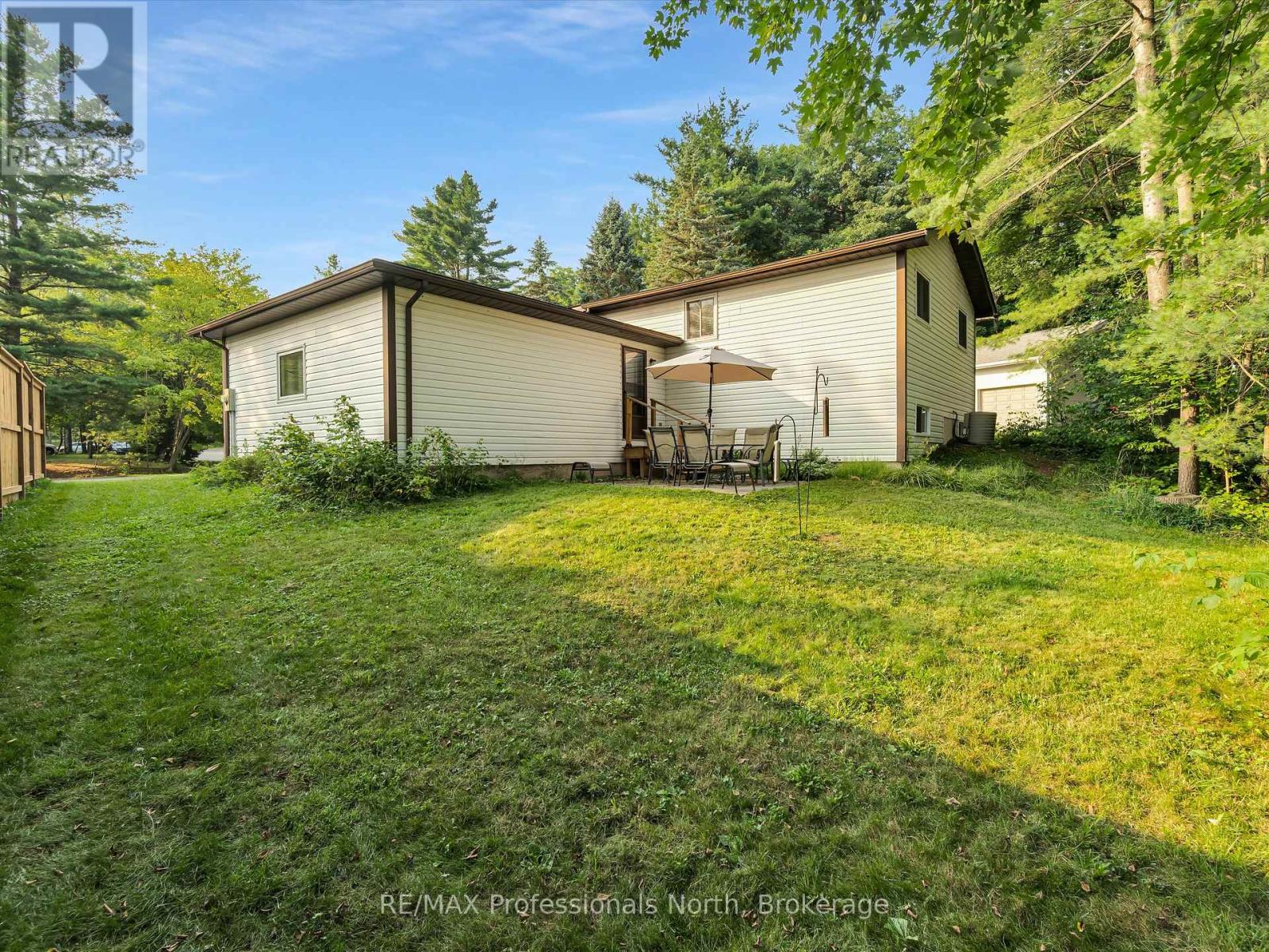 14 Duke Street, Muskoka Lakes, Ontario  P0B 1J0 - Photo 5 - X12328502