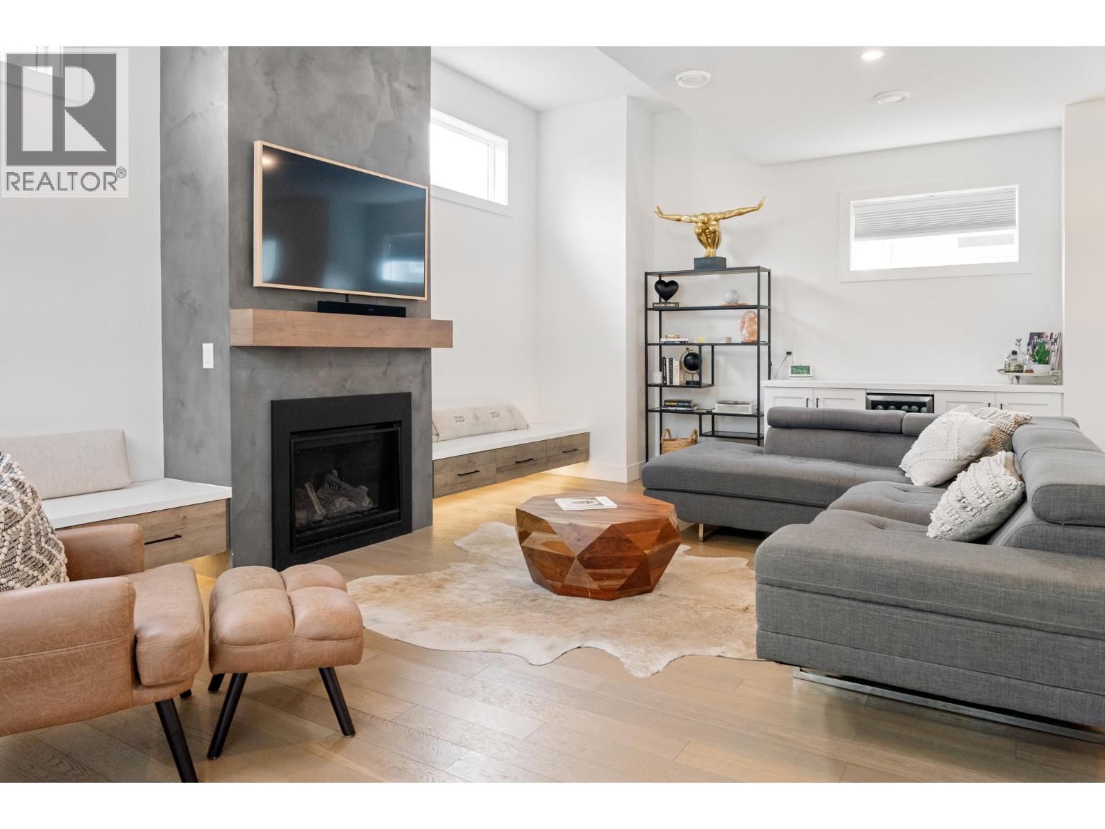 2481 Ethel Street, Kelowna, British Columbia  V1Y 3A4 - Photo 1 - 10358542