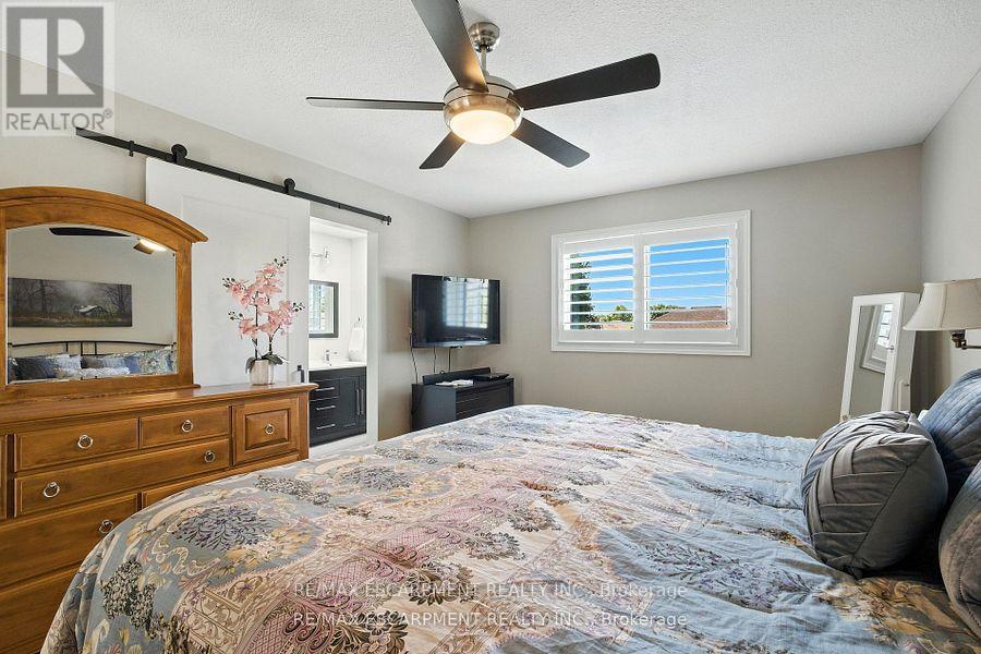 17 Hillgarden Drive, Hamilton, Ontario  L8J 3R3 - Photo 31 - X12328393