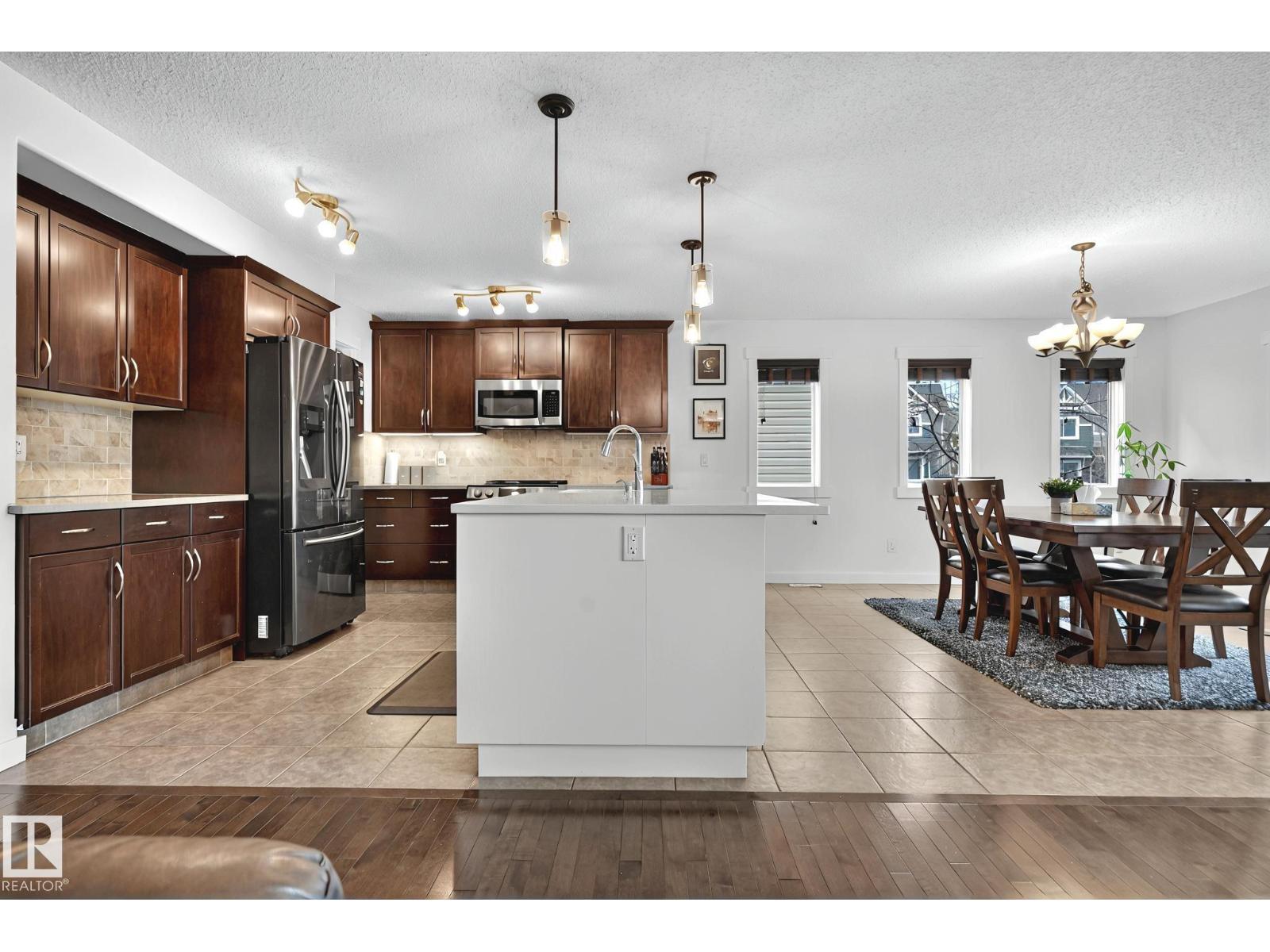 Property at 224 54 ST SW image 4