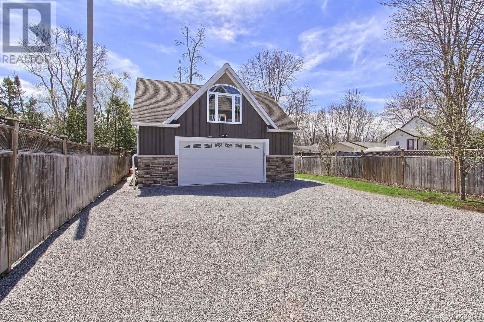 303 LAKE DR EAST UNIT A DRIVE, Georgina, Ontario