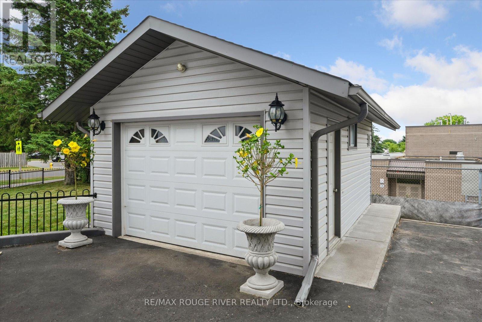 600 Galahad Drive, Oshawa, Ontario  L1K 1M2 - Photo 3 - E12328565