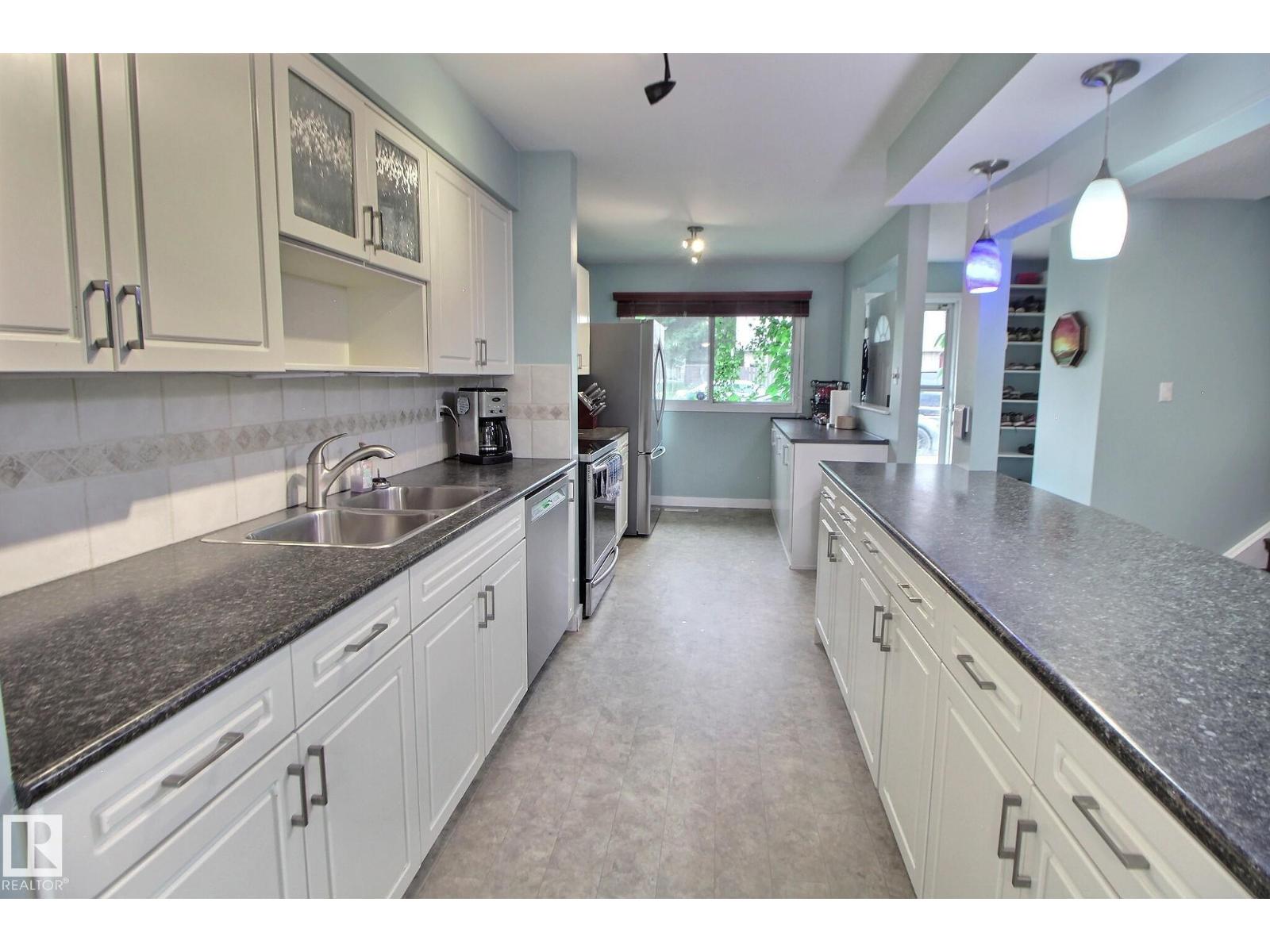 Property at 49 ROYAL RD NW image 1