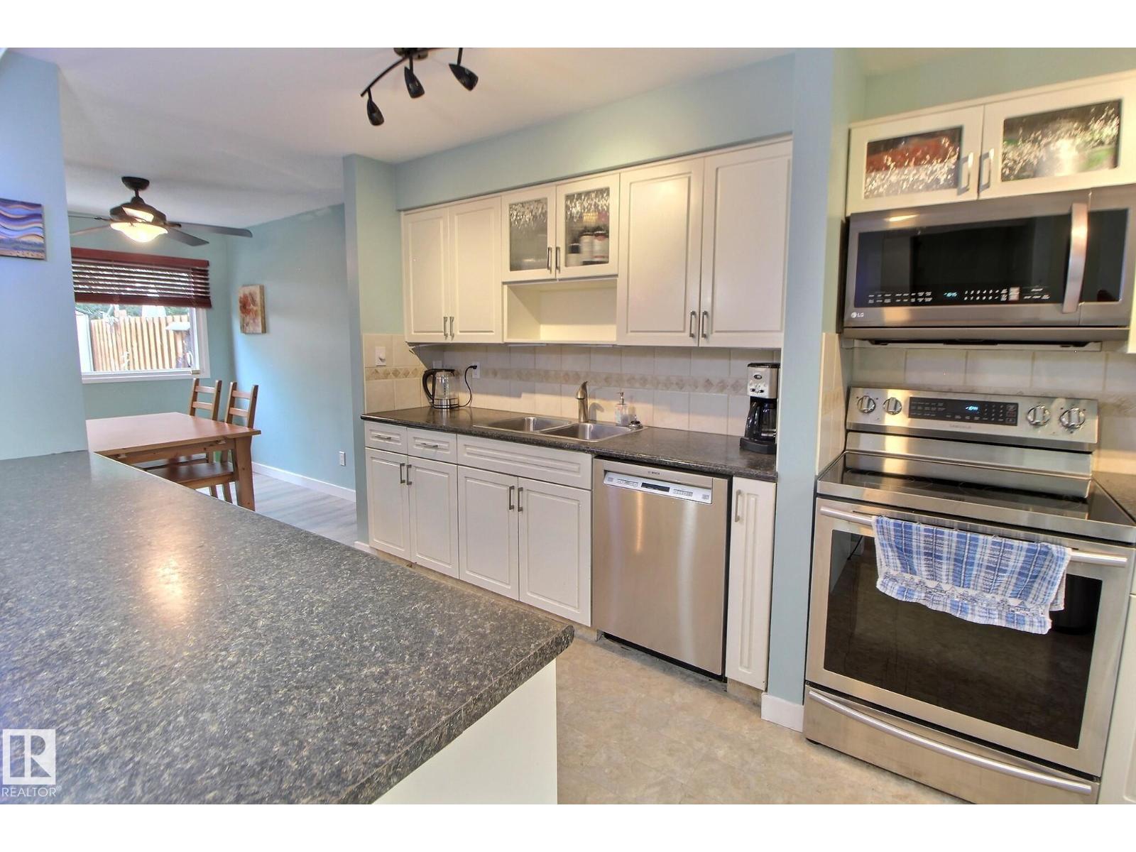 Property at 49 ROYAL RD NW image 2