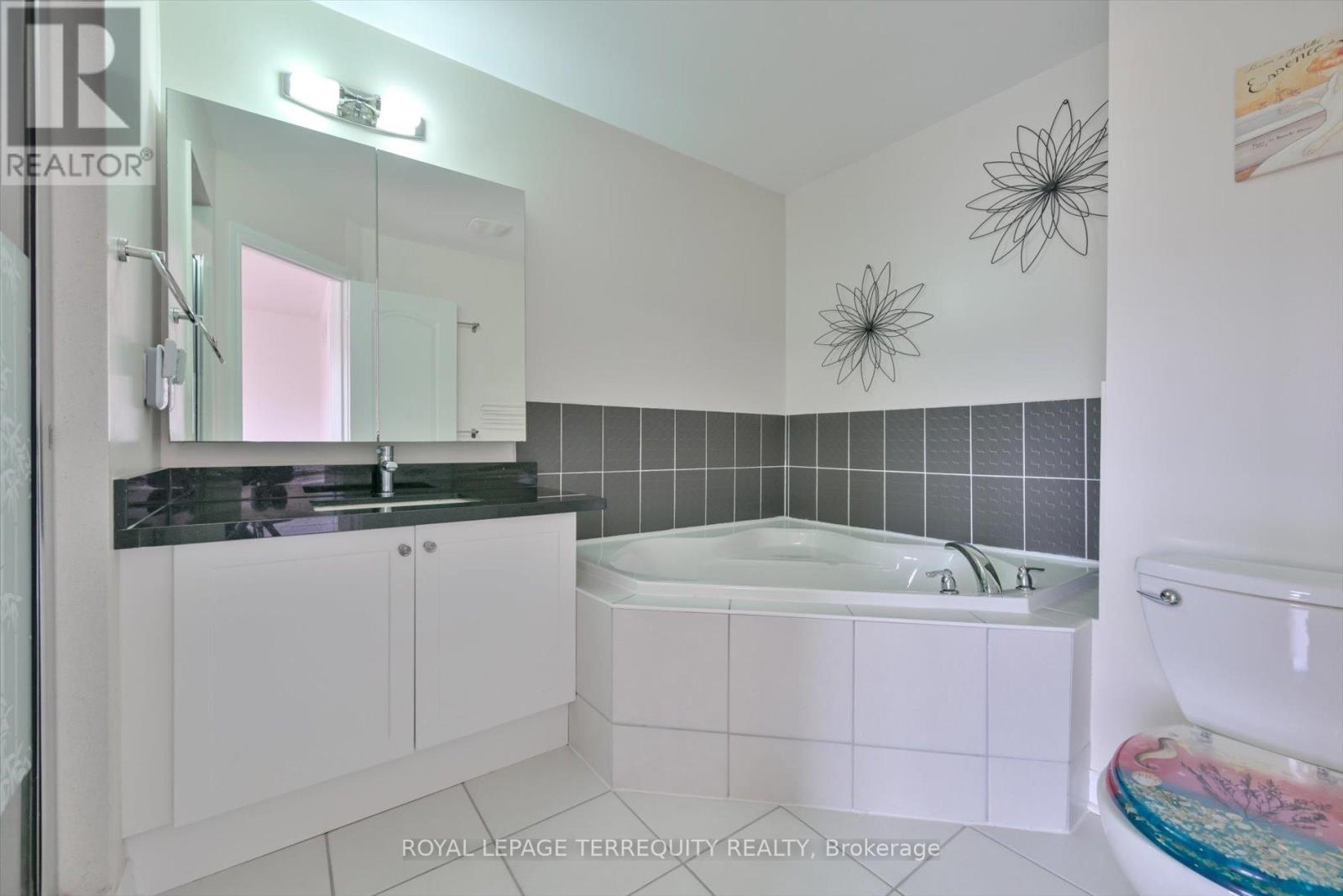 10461 Woodbine Avenue, Markham, Ontario  L6C 0K4 - Photo 18 - N12328489