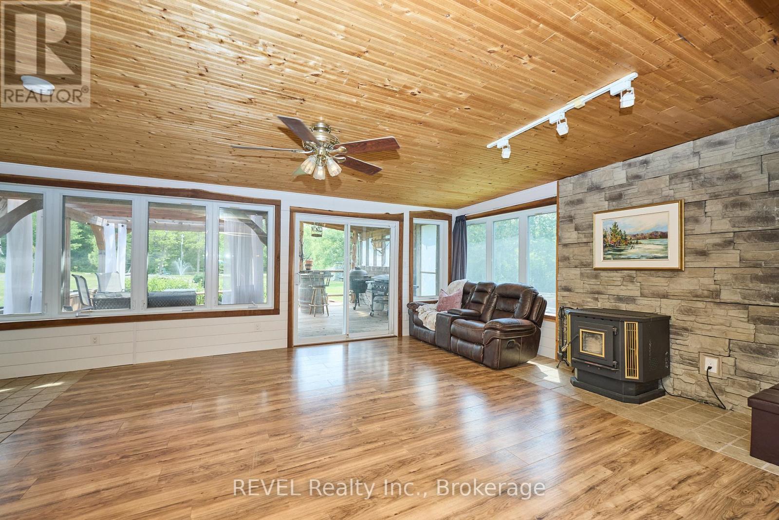 740 Highway 20, Pelham, Ontario  L0S 1C0 - Photo 19 - X12328675