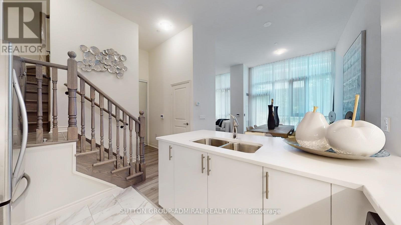 Th 101 - 39 Annie Craig Drive, Toronto (Mimico), Ontario  M8V 0C5 - Photo 11 - W12328485