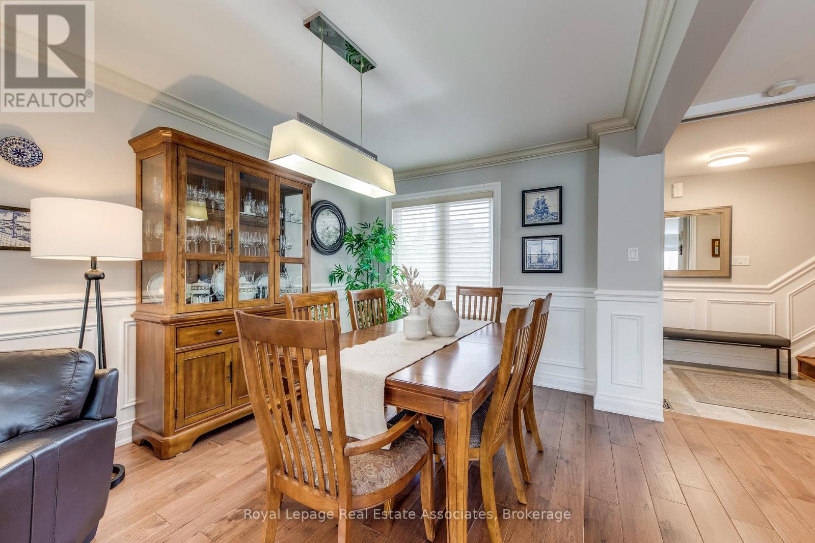 516 Ravenstone Court, Mississauga, Ontario  L5R 3J4 - Photo 11 - W12328539