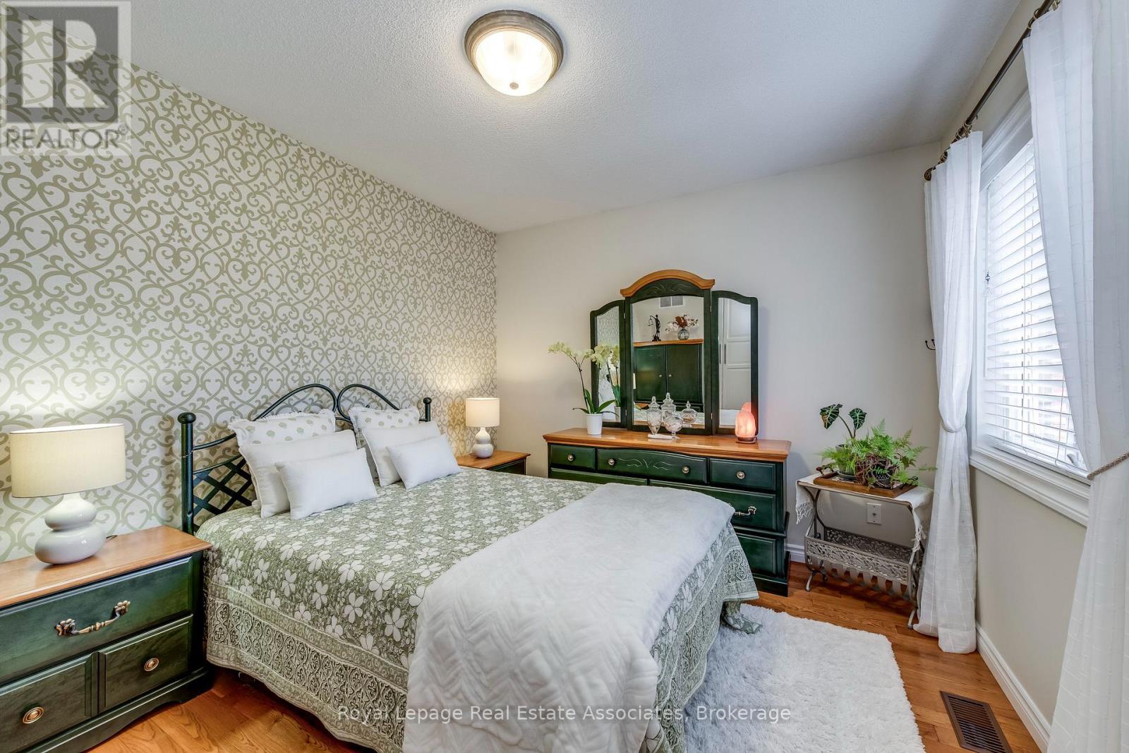 516 Ravenstone Court, Mississauga, Ontario  L5R 3J4 - Photo 23 - W12328539
