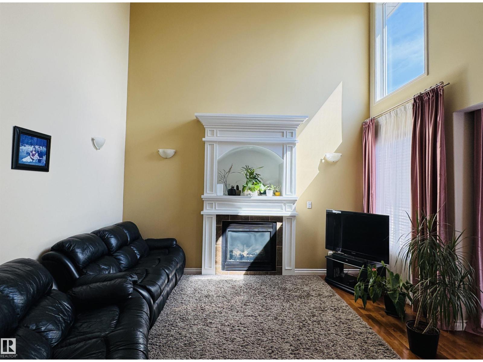Property at 15519 47 ST NW image 4