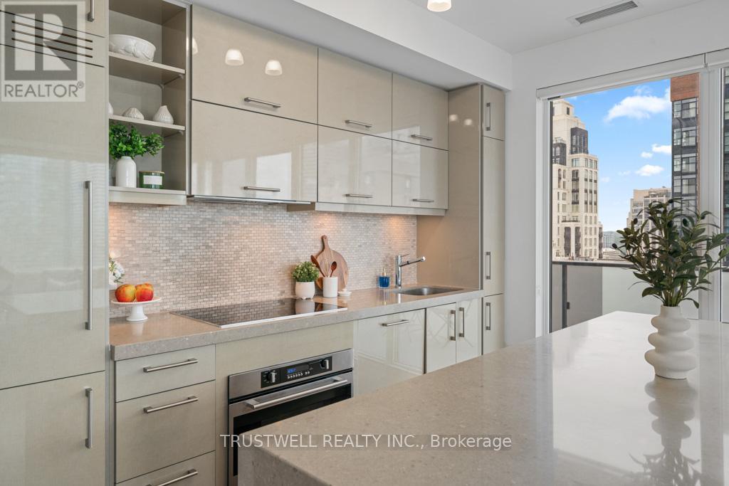 2410 - 1080 Bay Street, Toronto, Ontario  M5S 0A5 - Photo 11 - C12320489
