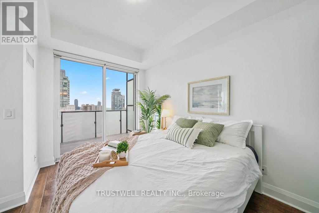 2410 - 1080 Bay Street, Toronto, Ontario  M5S 0A5 - Photo 17 - C12320489