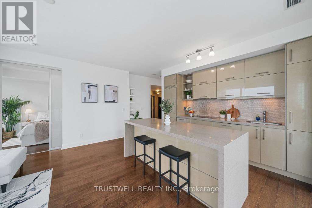 2410 - 1080 Bay Street, Toronto, Ontario  M5S 0A5 - Photo 12 - C12320489