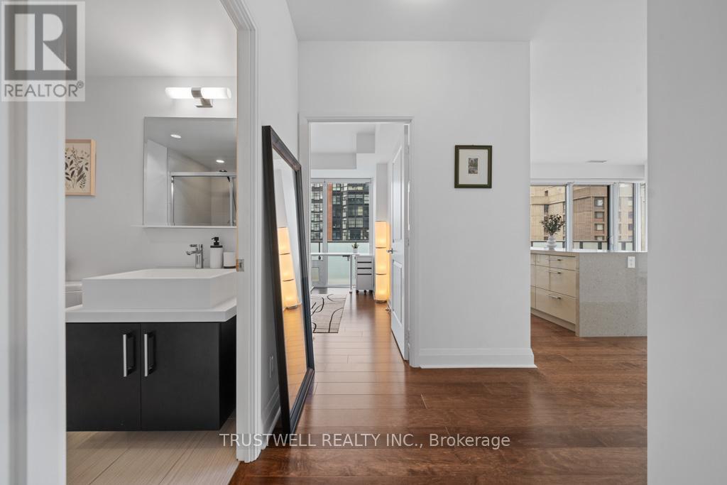 2410 - 1080 Bay Street, Toronto, Ontario  M5S 0A5 - Photo 5 - C12320489