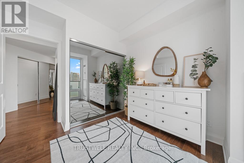 2410 - 1080 Bay Street, Toronto, Ontario  M5S 0A5 - Photo 8 - C12320489