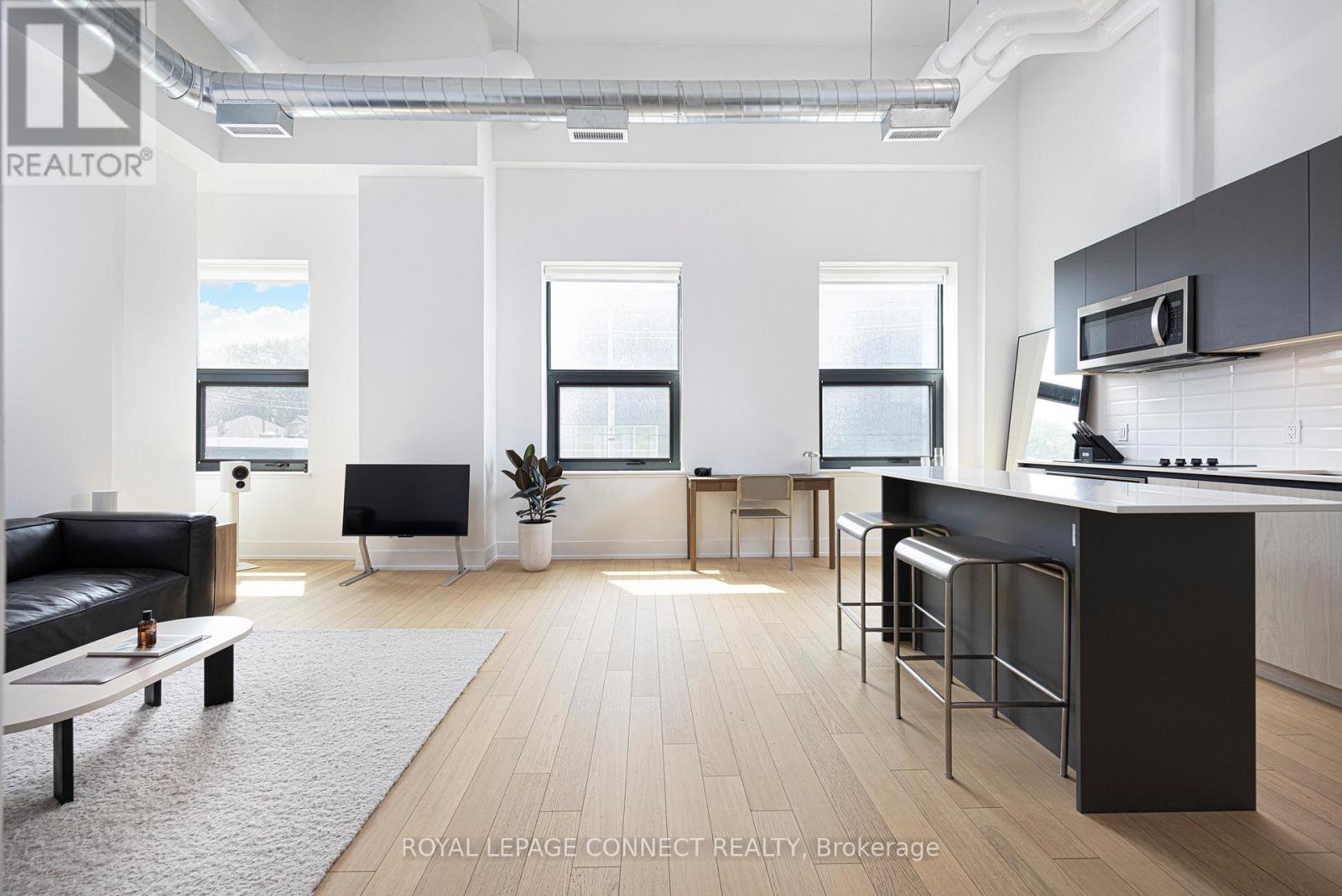 Property at 201 - 150 LOGAN AVENUE image 3