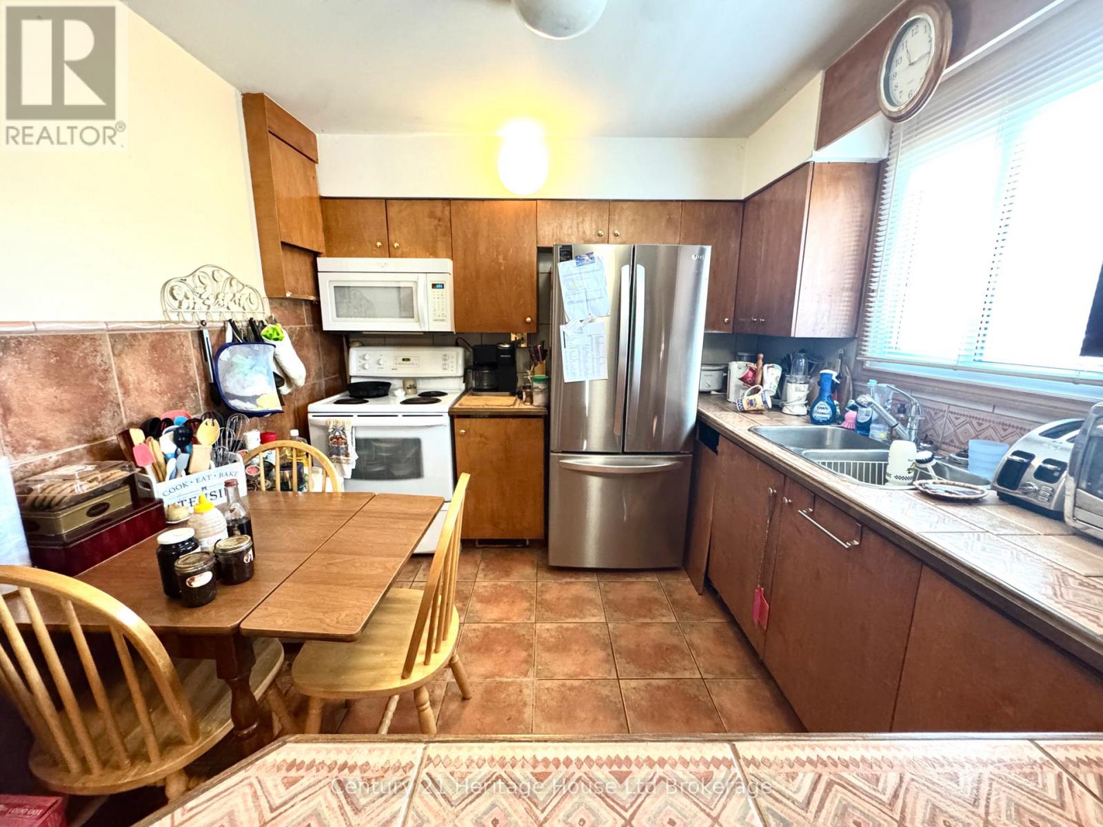 369 Riverside Drive, Welland, Ontario  L3C 5E7 - Photo 10 - X12328714