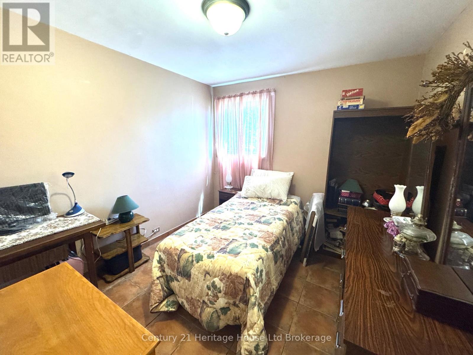 369 Riverside Drive, Welland, Ontario  L3C 5E7 - Photo 12 - X12328714
