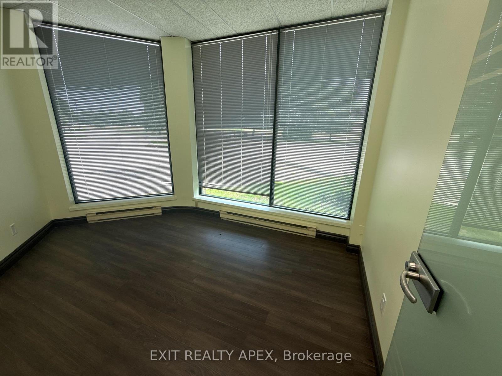 103 - 135 Matheson Boulevard W, Mississauga, Ontario  L5R 3L1 - Photo 2 - W12328628