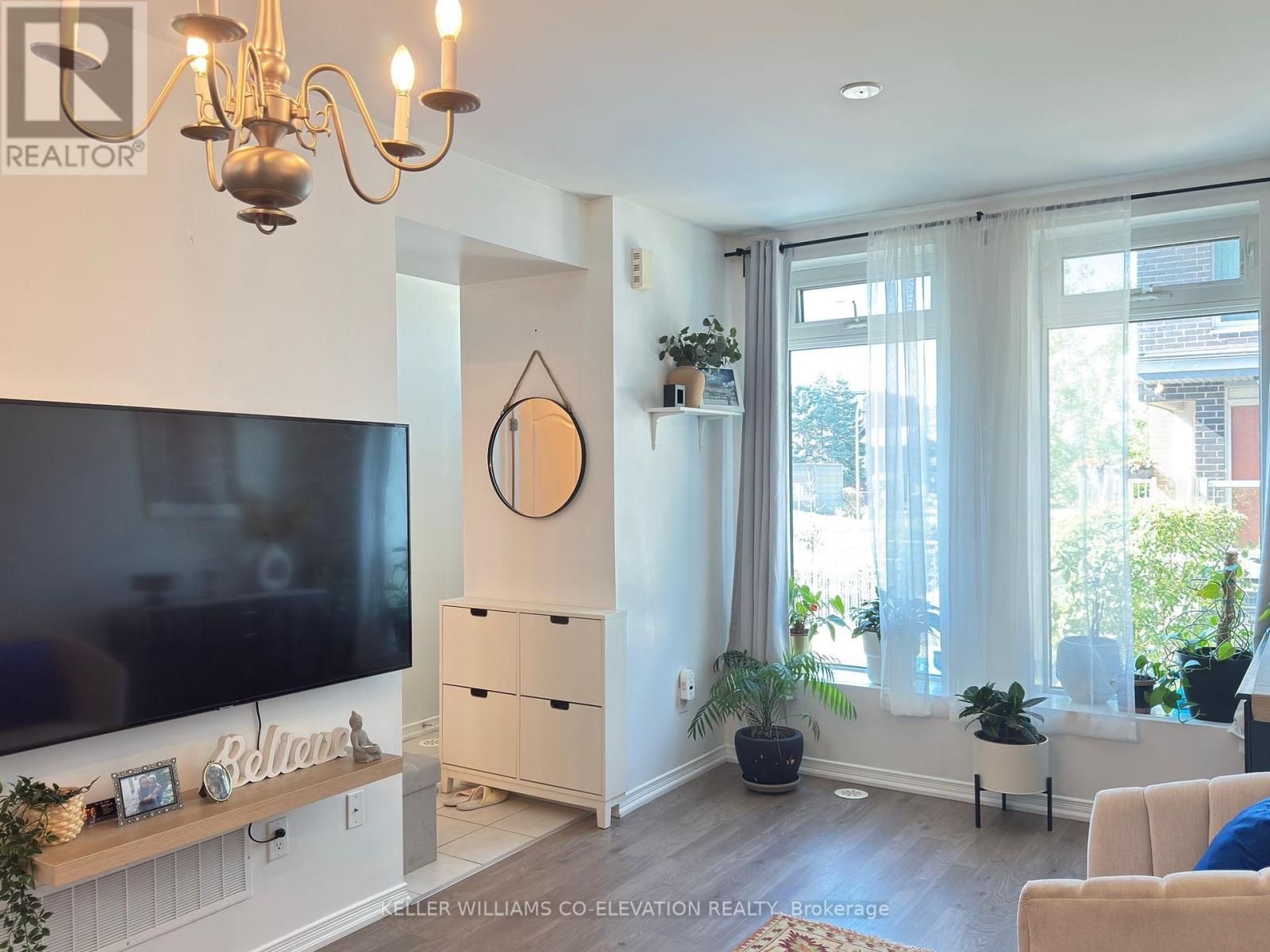 112 - 11 Applewood Lane, Toronto, Ontario  M9C 2Z7 - Photo 5 - W12328631