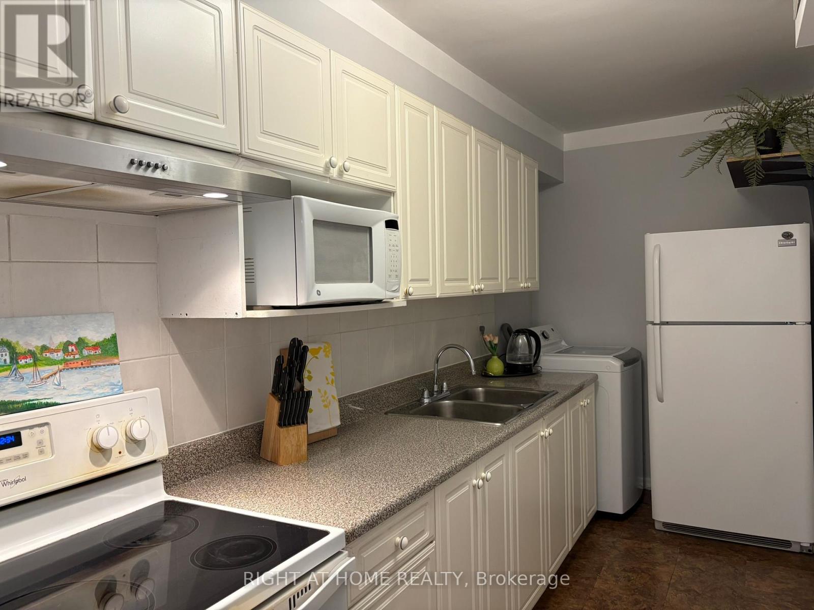 201 - 3460 Keele Street, Toronto, Ontario  M3J 1L9 - Photo 10 - W12328683