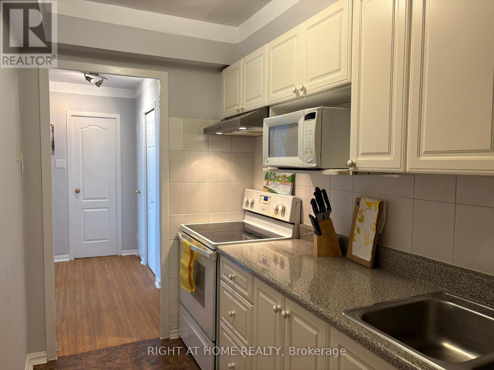 201 - 3460 Keele Street, Toronto, Ontario  M3J 1L9 - Photo 11 - W12328683